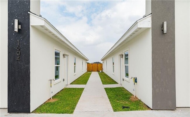 Foto del edificio - 7 Angelina Dr