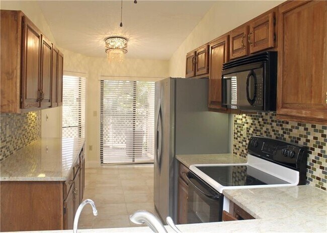 Foto del edificio - 6722 Canary Palm Cir