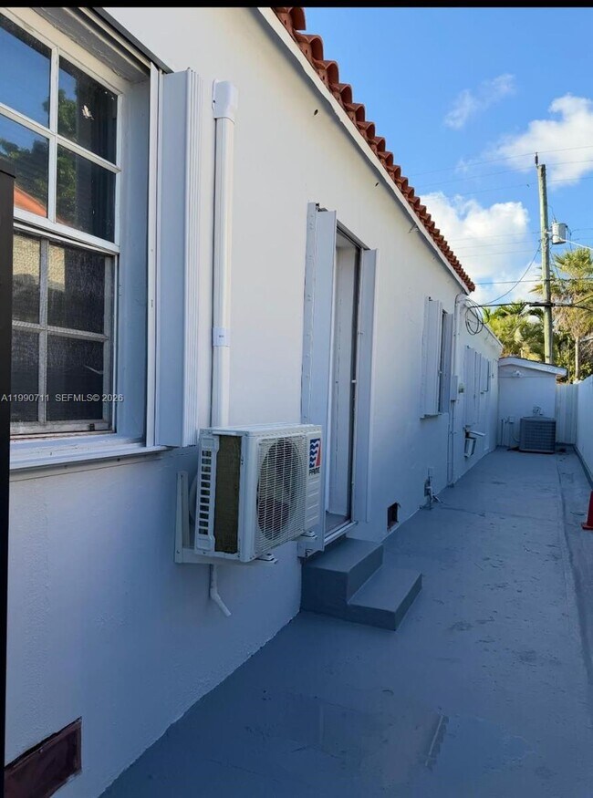 Foto del edificio - 1765 SW 21st St