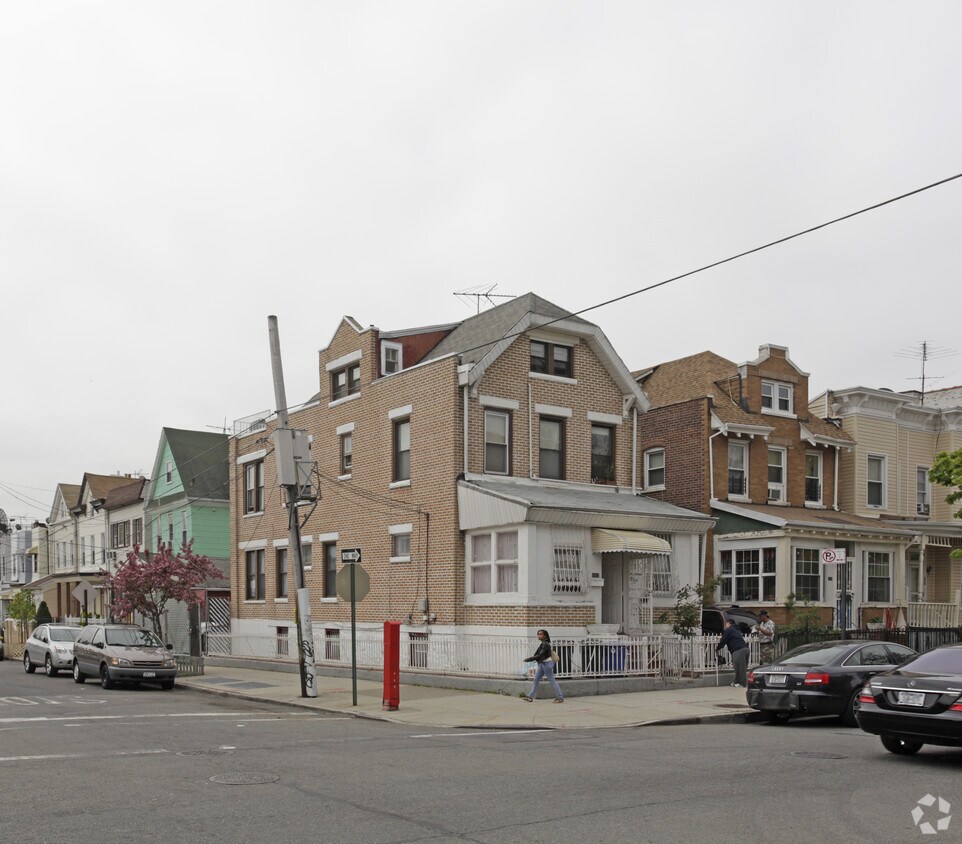 Primary Photo - 216 Arlington Ave