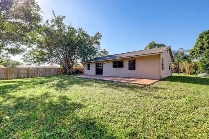 Primary Photo - 1709 SE Aires Ln