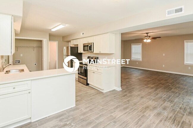 Foto del edificio - 4 Bedroom Pet-Friendly Home in Charlotte, ...