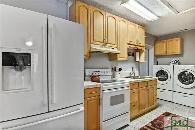 Building Photo - Wilmington Island Rental