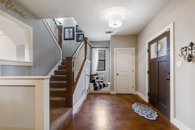 Building Photo - 1400 Cuernavaca Dr N