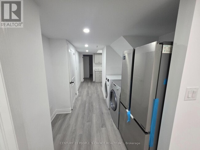 Building Photo - 457 Landsborough Ave