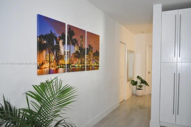 Foto del edificio - 811 SW 11th St