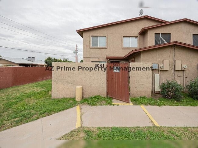 Photo - 5041 N 39th Dr House