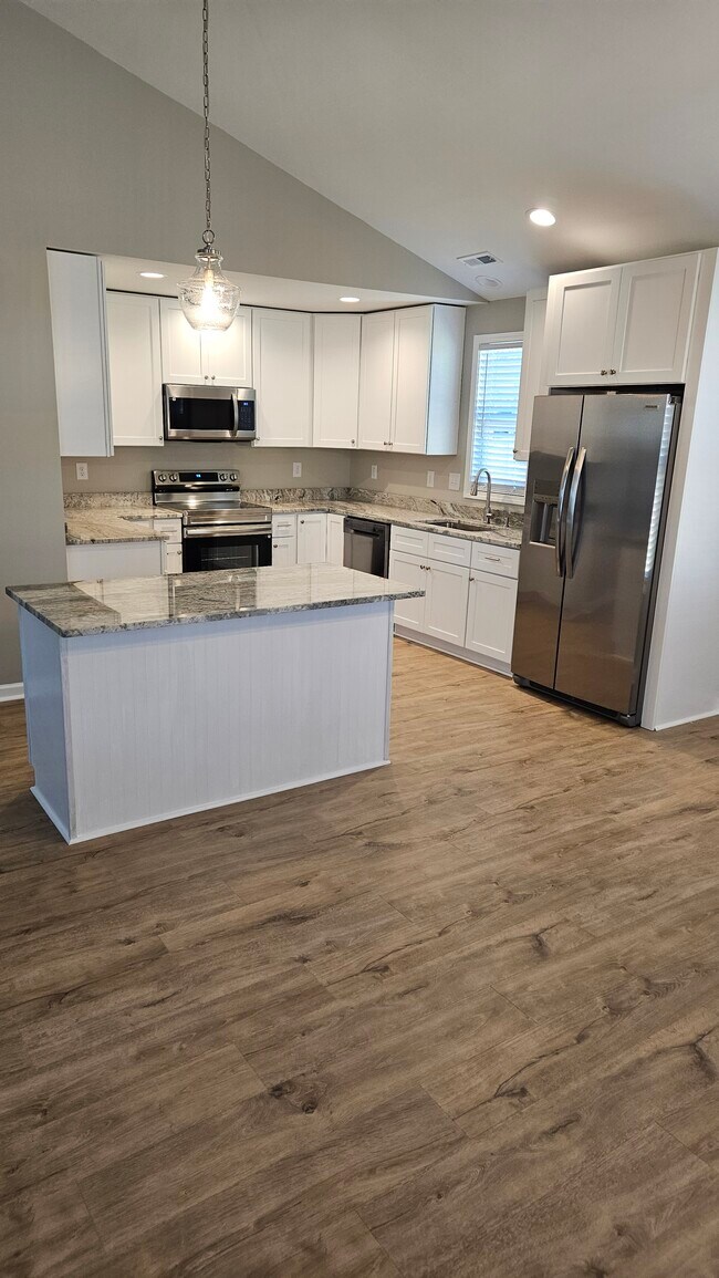 Building Photo - 2150 Windsor Ave