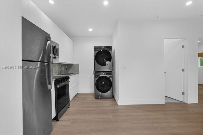 Foto del edificio - 19 NE 48th St