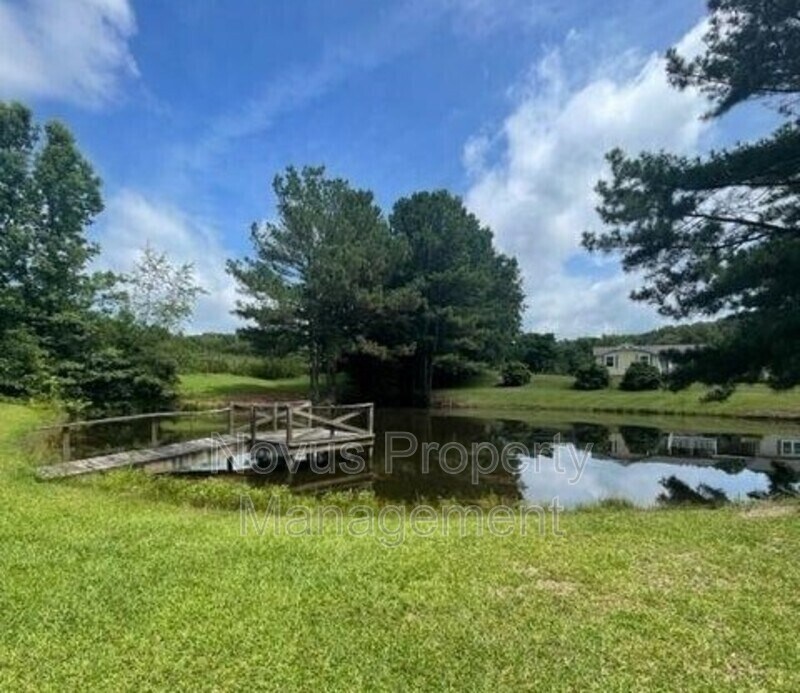 Building Photo - 205 Tom Fletcher Rd