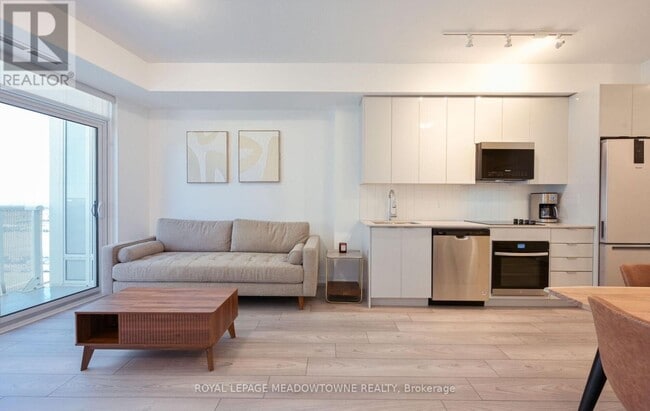 Building Photo - 10 Abeja St