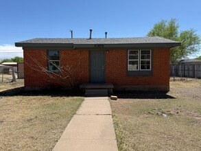 Building Photo - 4304 SE 14th Ave