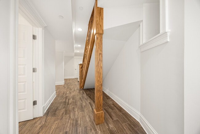 Building Photo - 1920 N Lincoln Park W