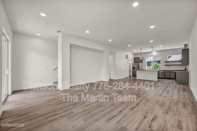 Building Photo - 557 California Ave