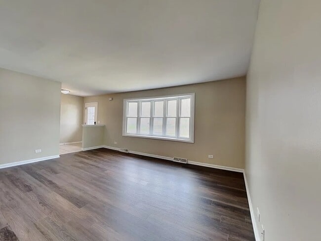 Building Photo - 5S531 Bonnie Ct
