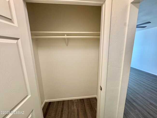 Foto del edificio - 3323 E Blacklidge Dr
