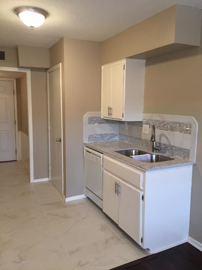 1825 E Lindsey St Unit 2, Norman, OK 73071 Condo for Rent in Norman