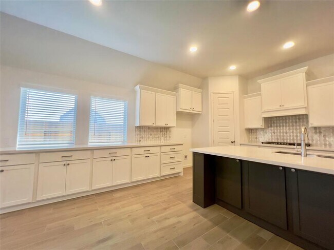 Building Photo - 10931 Spring Wind Dr