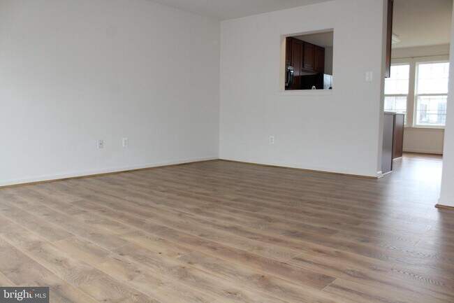 Building Photo - 105 Monticello Square
