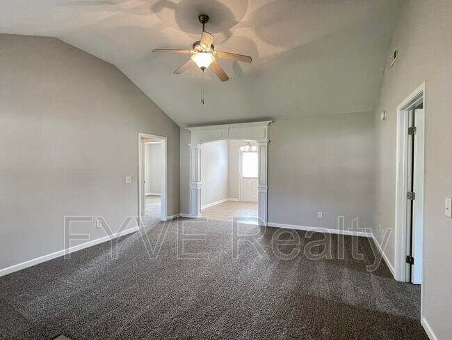 Building Photo - 502 Barking Dr
