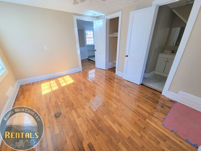 Foto del edificio - 310 Ridge St NW