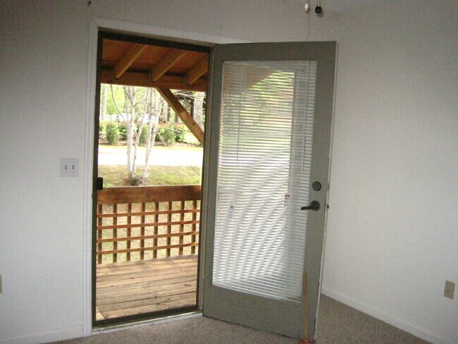 Foto del edificio - 204 Laurel Cir Dr