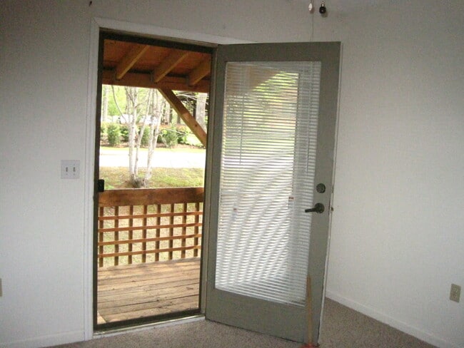 Building Photo - 204 Laurel Cir Dr