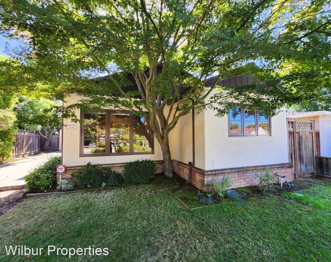 2 br, 1 bath House 1445 Mercy Street House Rental in Mountain View