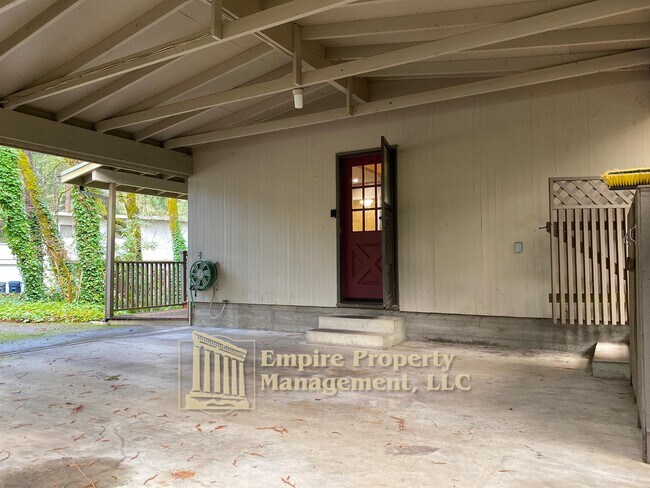 Foto del edificio - 768 Foothill Dr