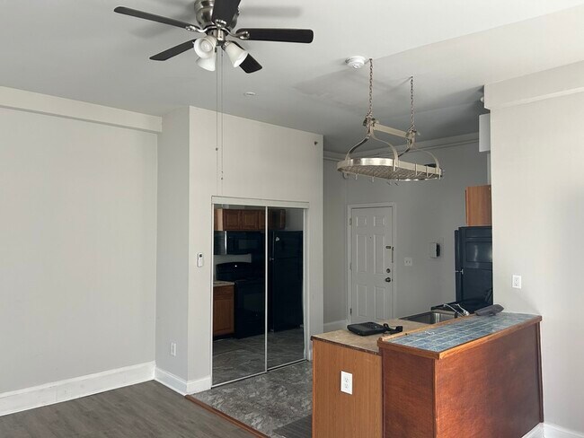 Building Photo - 31X N Paca St