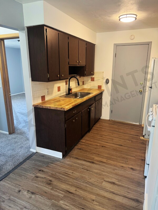 Foto del edificio - 927 E 216th St