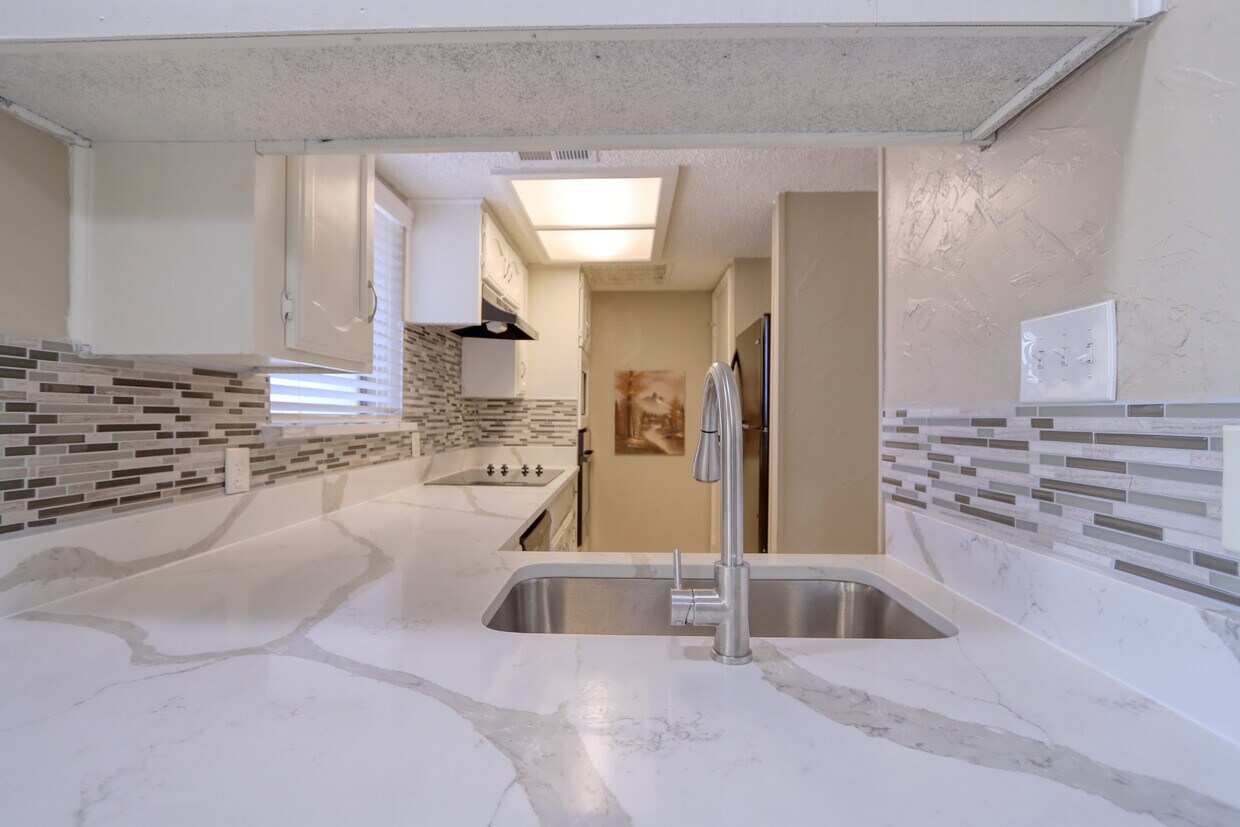 Foto principal - 707 Harbour Town Dr