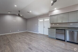 Building Photo - 523 N Pasadena