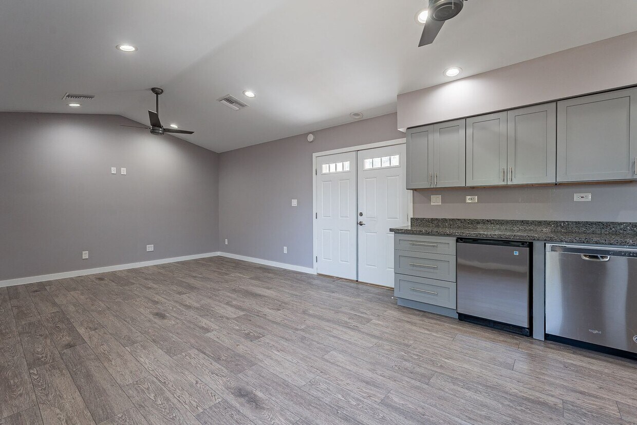 Primary Photo - Spacious studio with just what you need!