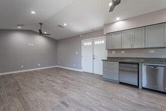 Building Photo - 523 N Pasadena