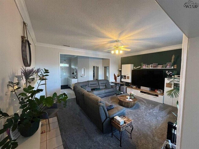 Foto del edificio - 3028 Whitehall Ln
