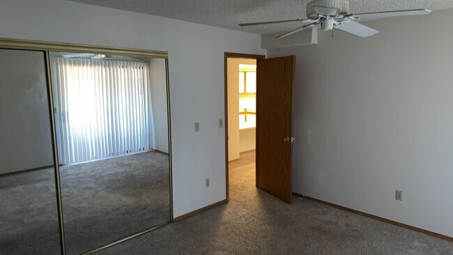 Foto del edificio - 6430 McNichols Ct
