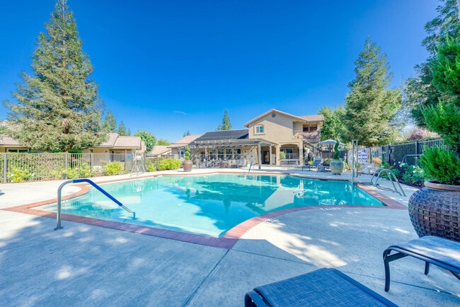 Building Photo - The Villas at Scenic River