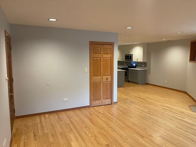 Building Photo - 4839 S Forrestville Ave