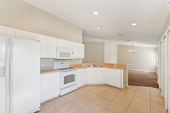 Building Photo - Spacious 3BR Townhome in Fort Myers