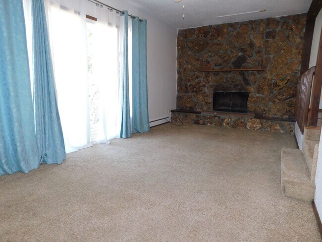 Foto del edificio - 2422 1/2 Hidden Valley Drive