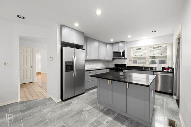 Building Photo - 1002 Hobson Dr