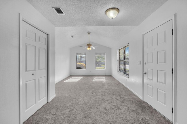 Foto del edificio - Charming 2 Bedroom Florida Cottage in Convenient Location!!