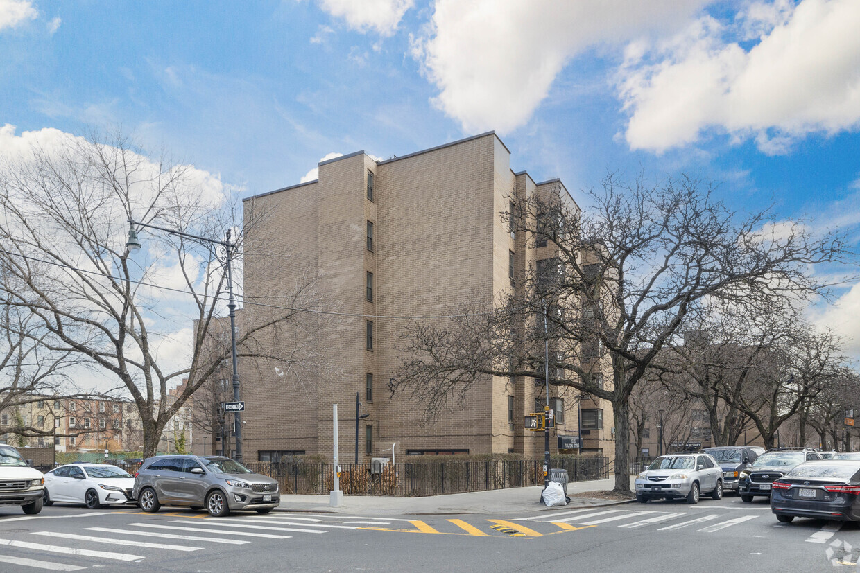 1595 Fulton St - Risley Dent Towers