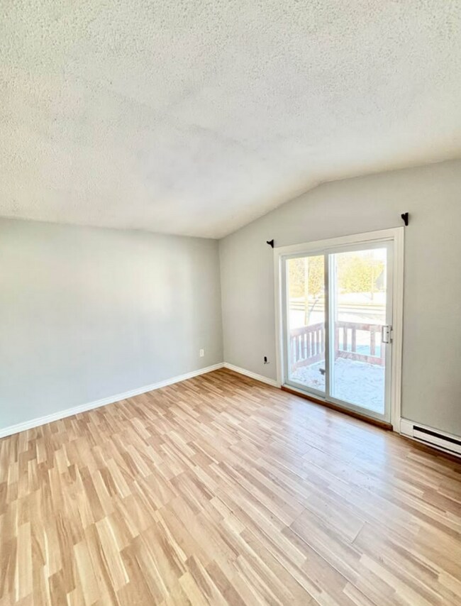 Building Photo - For Rent – Newly Renovated 2 Bedroom, 2 Ba...