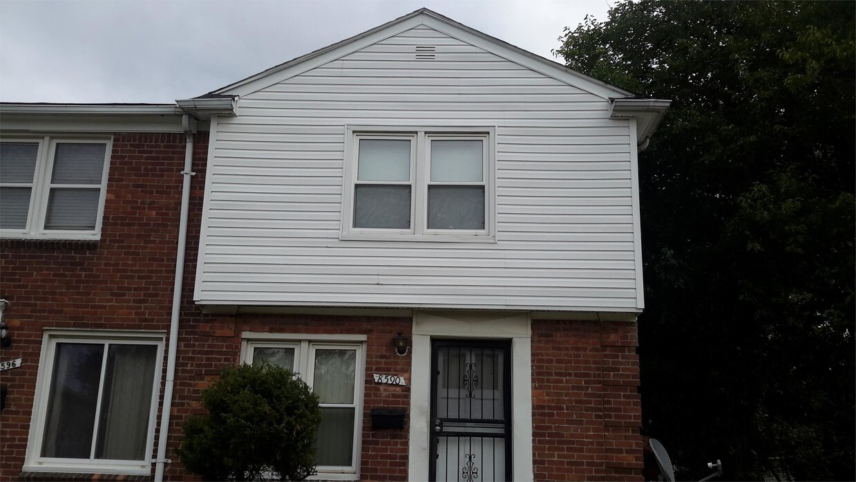 Primary Photo - 8590 Manor St