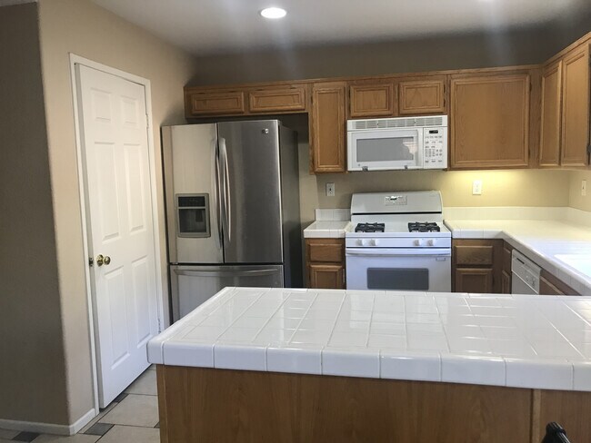 Building Photo - 3 Bedroom Home in a Great Location of Oceanside!
