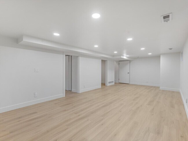 Foto del edificio - 4980 S 1645 E