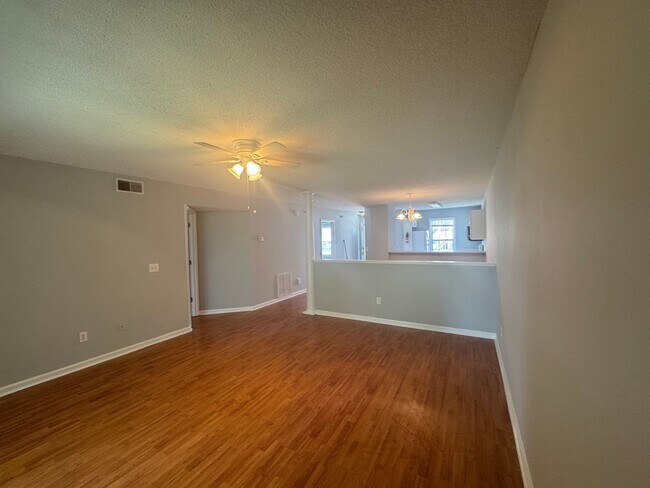 Foto del edificio - ~~HORTON PLACE ~~ FIRST FLOOR CONDO ~~