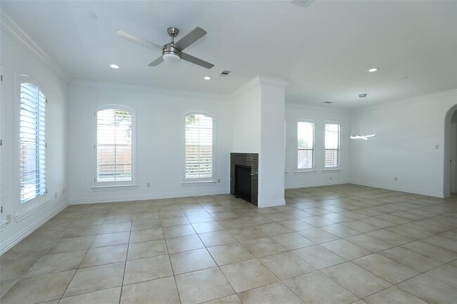 Building Photo - 2066 Palm Forest Ln